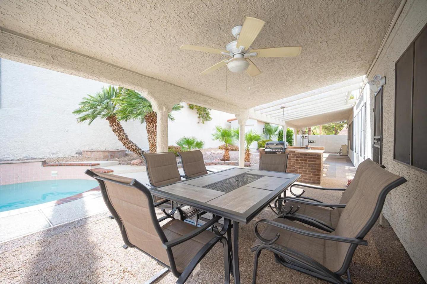Delightful 4 Bedroom House With Pool!