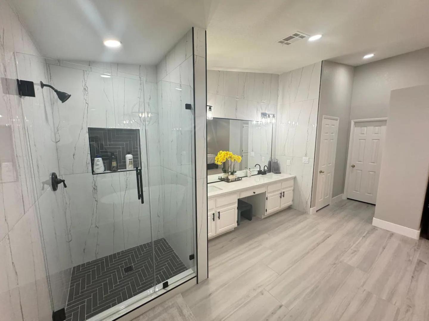 Delightful 4 Bedroom House With Pool! * Las Vegas